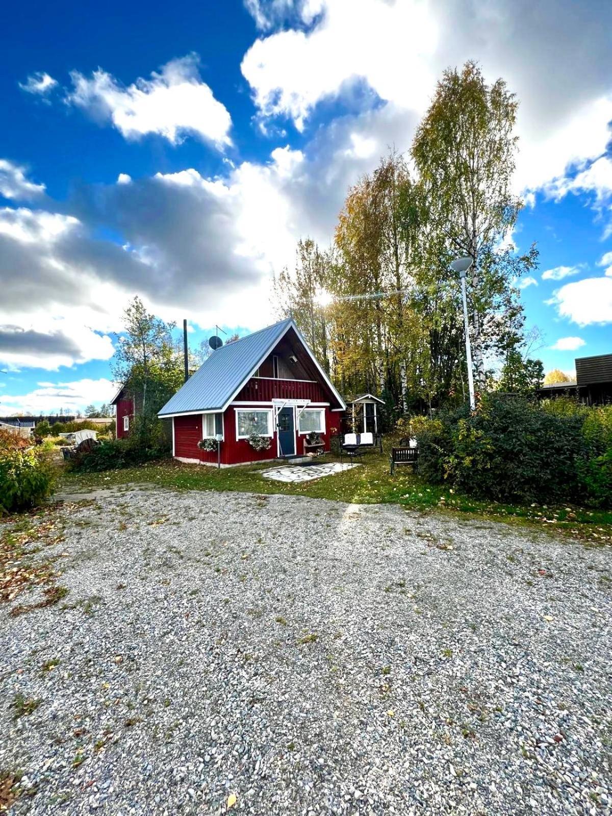 Adorable 1-Bedroom Cottage/Guesthouse In Kittilae Exterior foto